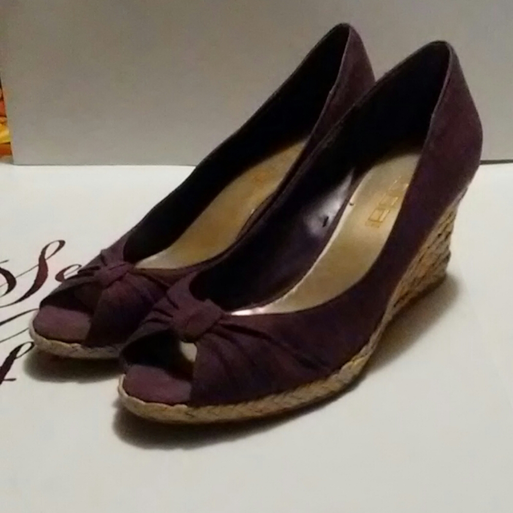 🌻Moda spana peep toe wedge pumps sz9M